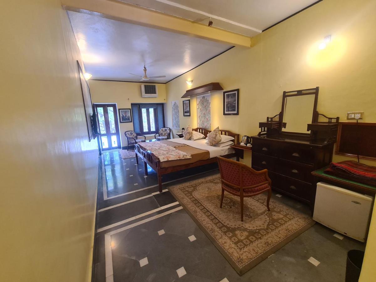 Kesar Bhawan Palace Abu Zewnętrze zdjęcie