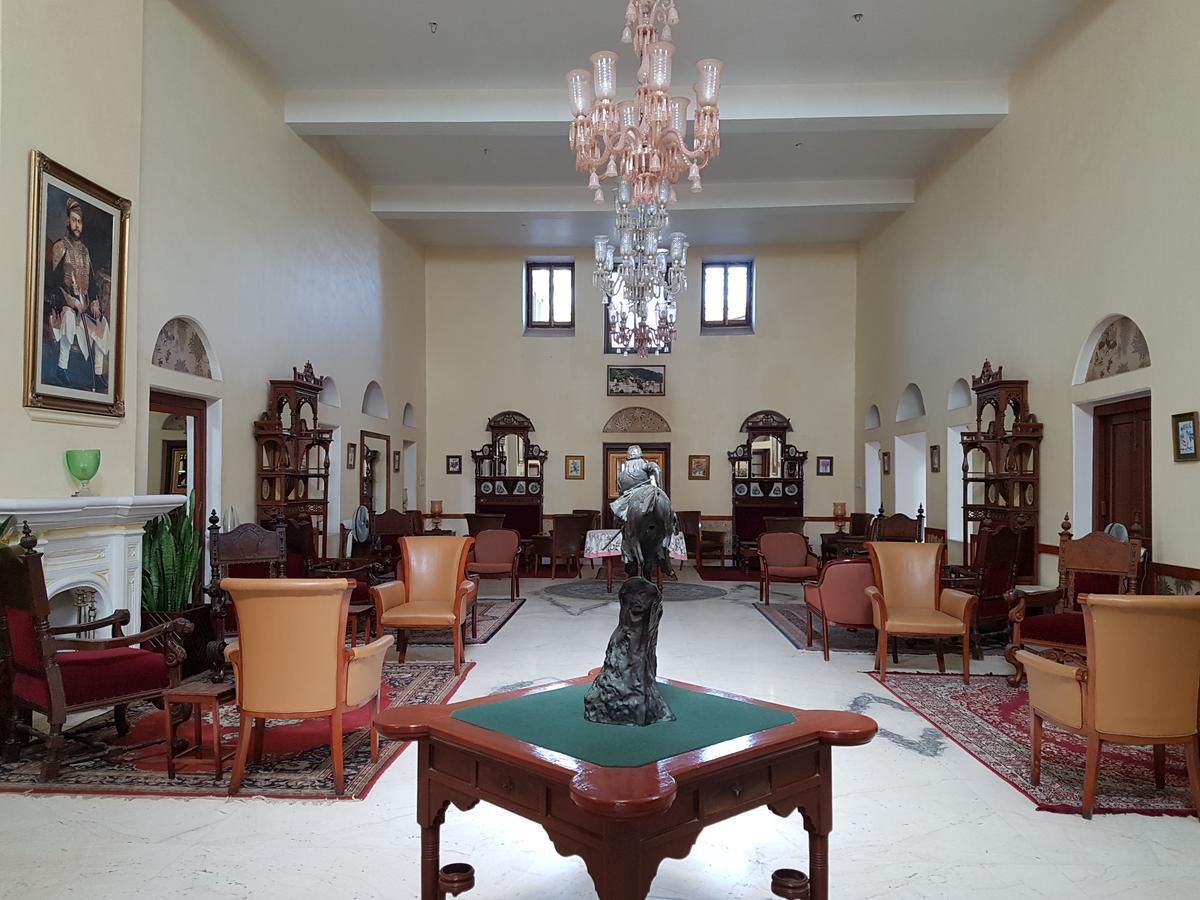 Kesar Bhawan Palace Abu Zewnętrze zdjęcie
