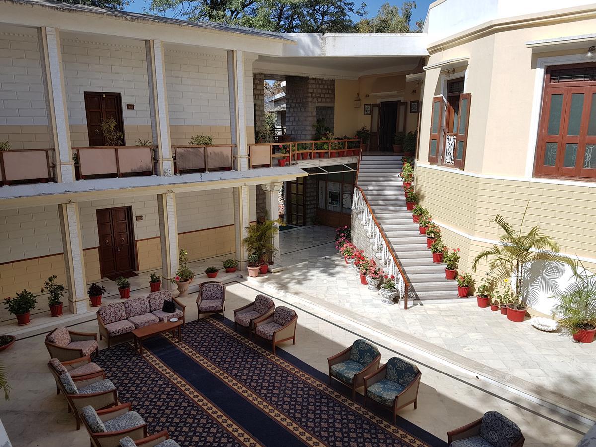 Kesar Bhawan Palace Abu Zewnętrze zdjęcie
