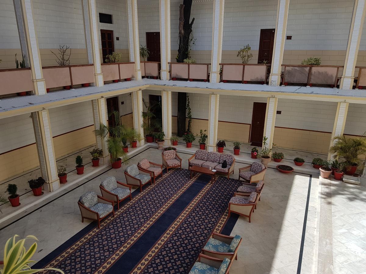 Kesar Bhawan Palace Abu Zewnętrze zdjęcie